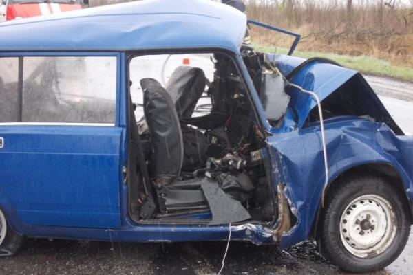 В Запорожской области произошло серьезное ДТП: погибло 3 человека В Запорожской области произошло серьезное ДТП: погибло 3 человека