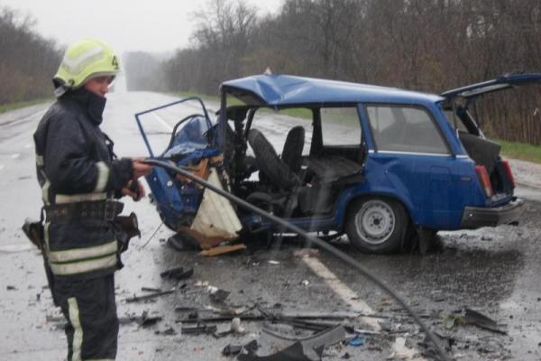 В Запорожской области произошло серьезное ДТП: погибло 3 человека В Запорожской области произошло серьезное ДТП: погибло 3 человека