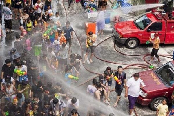 Кровавый фестиваль в Мьянме: погибли 285 человек, много раненых