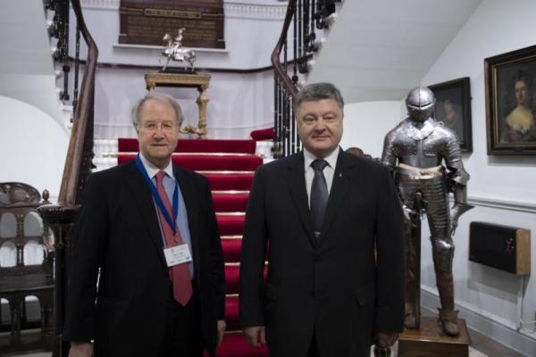 Порошенко встретился с ведущими представителями деловых кругов Британии: стали известны подробности Порошенко встретился с ведущими представителями деловых кругов Британии: стали известны подробности