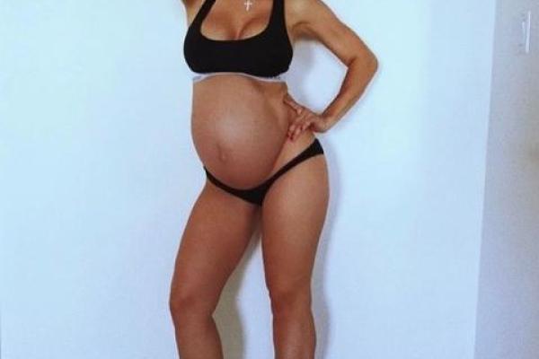 Анна Седокова стала матерью в третий раз: у певицы родился сын Анна Седокова стала матерью в третий раз: у певицы родился сын