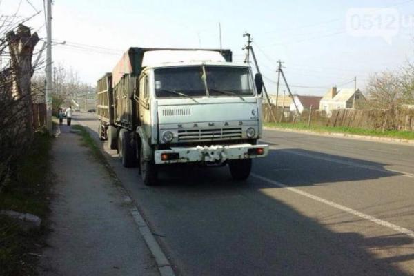 Страшное ДТП в Николаеве: "ВАЗ" вылетел на "встречку" и врезался в "Камаз" Страшное ДТП в Николаеве: "ВАЗ" вылетел на "встречку" и врезался в "Камаз"