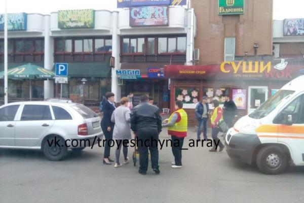 В Киеве произошло шокирующее ДТП: автомобиль Савченко сбил пенсионерку, появились кадры с места аварии В Киеве произошло шокирующее ДТП: автомобиль Савченко сбил пенсионерку, появились кадры с места аварии