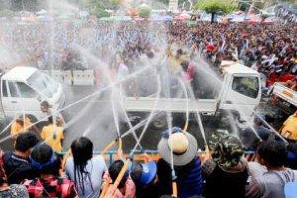 Кровавый фестиваль в Мьянме: погибли 285 человек, много раненых