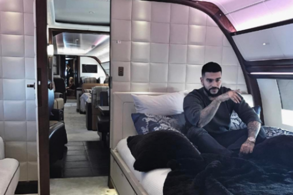 Тимати показал самолет Кадырова за 80 млн долларов