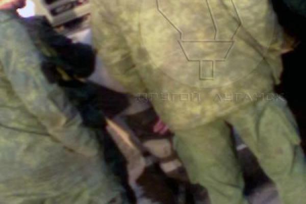 В Луганске произошло ДТП с участием боевиков "ЛНР": появились фото с места аварии В Луганске произошло ДТП с участием боевиков "ЛНР": появились фото с места аварии