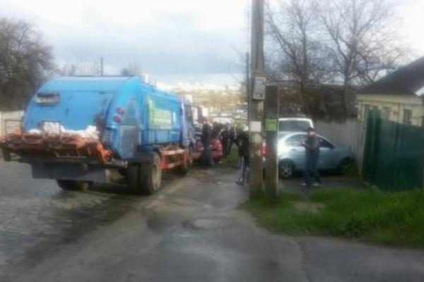 В Харькове произошло масштабное ДТП: столкнулись сразу девять автомобилей - кадры В Харькове произошло масштабное ДТП: столкнулись сразу девять автомобилей - кадры
