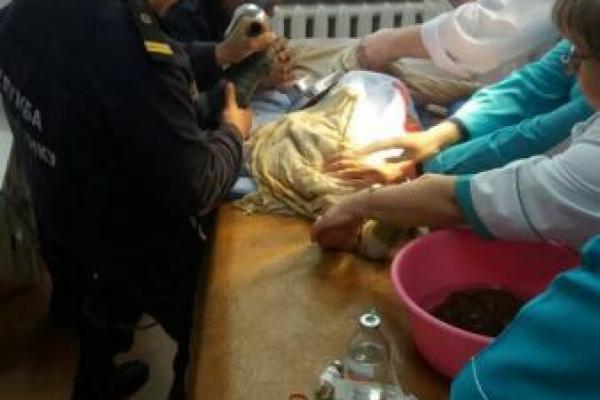 В Одесской области произошел шокирующий инцидент: рука мальчика застряла в соковыжималке