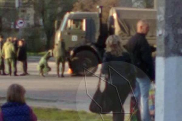 В Луганске произошло ДТП с участием боевиков "ЛНР": появились фото с места аварии В Луганске произошло ДТП с участием боевиков "ЛНР": появились фото с места аварии