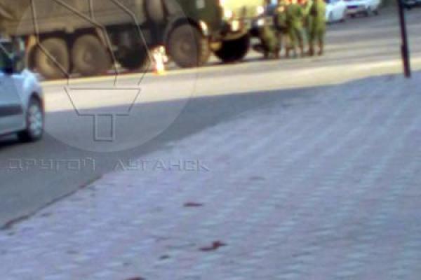 В Луганске произошло ДТП с участием боевиков "ЛНР": появились фото с места аварии В Луганске произошло ДТП с участием боевиков "ЛНР": появились фото с места аварии