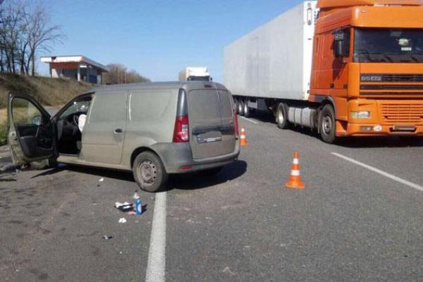 В ДТП на Полтавщине один человек погиб, двое получили тяжелые травмы: появились шокирующие кадры с места аварии В ДТП на Полтавщине один человек погиб, двое получили тяжелые травмы: появились шокирующие кадры с места аварии