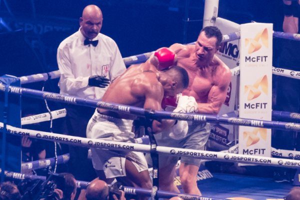 Виталий Кличко о поединке брата: Это был бой гладиаторов. Встретились два лучших бойца в мире