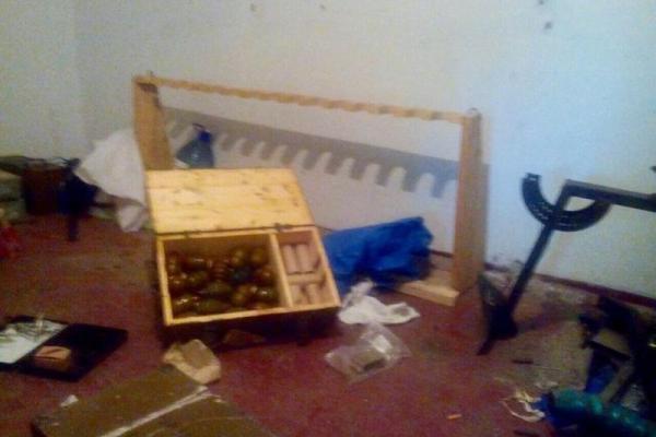 В Курахово в доме у любителей наркотиков правоохранители нашли арсенал боеприпасов В Курахово в доме у любителей наркотиков правоохранители нашли арсенал боеприпасов