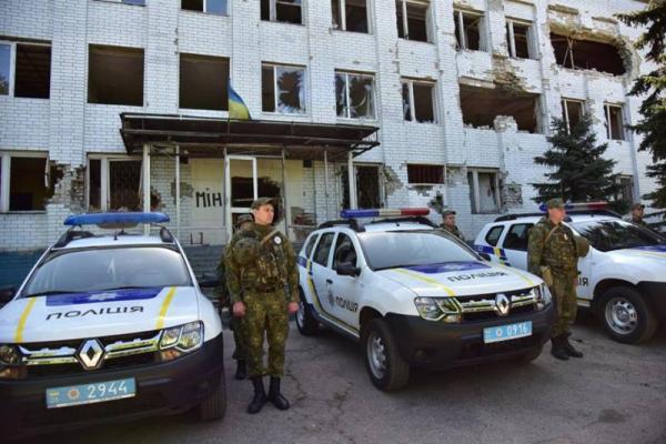 Марьинское отделение полиции получило два современных автомобиля - Аброськин