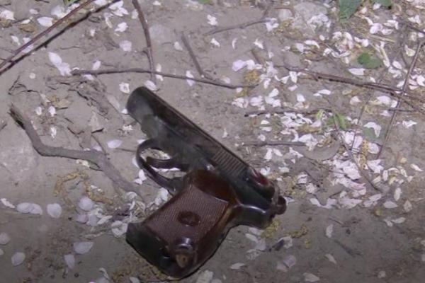 В Киеве конфликт закончился стрельбой: мужчина получил ранение из травматического оружия В Киеве конфликт закончился стрельбой: мужчина получил ранение из травматического оружия