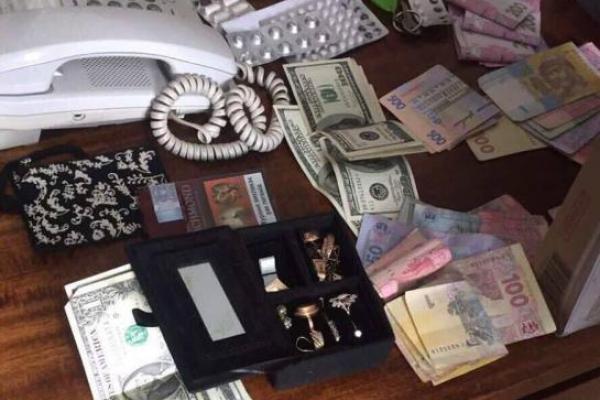 На Одесчине задержан с поличным глава райадминистрации, который распродавал государственную землю На Одесчине задержан с поличным глава райадминистрации, который распродавал государственную землю