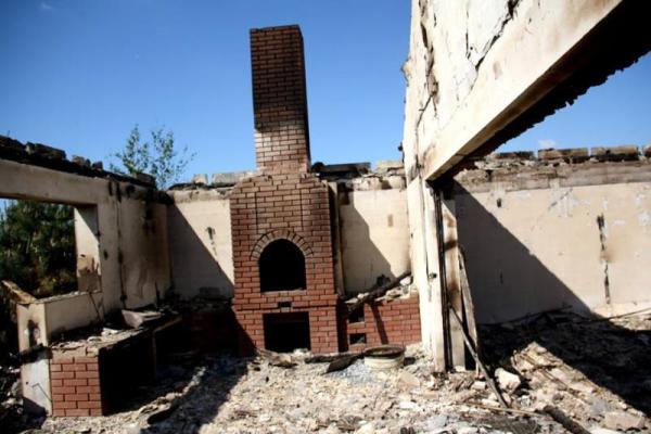 Боевики обстреляли жилой сектор Широкино и Бердянского: появились фото пожаров Боевики обстреляли жилой сектор Широкино и Бердянского: появились фото пожаров