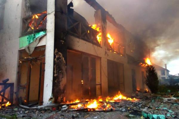 Боевики обстреляли жилой сектор Широкино и Бердянского: появились фото пожаров Боевики обстреляли жилой сектор Широкино и Бердянского: появились фото пожаров