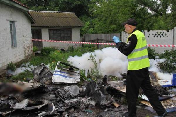 В Чернигове на жилой дом рухнул самолет