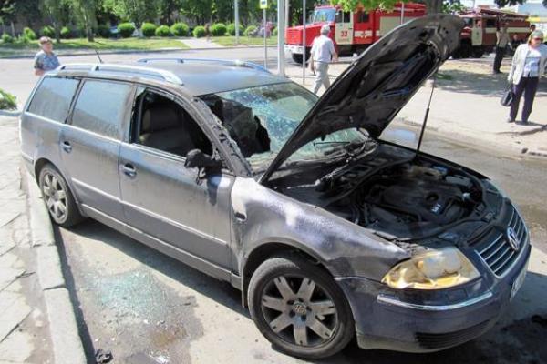 В Харькове сгорел микроавтобус: полиция выясняет обстоятельства В Харькове сгорел микроавтобус: полиция выясняет обстоятельства