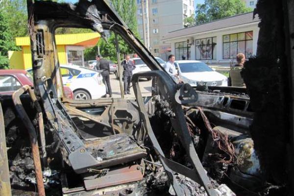 В Харькове сгорел микроавтобус: полиция выясняет обстоятельства В Харькове сгорел микроавтобус: полиция выясняет обстоятельства