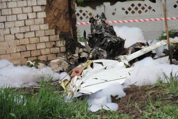 В Чернигове на жилой дом рухнул самолет