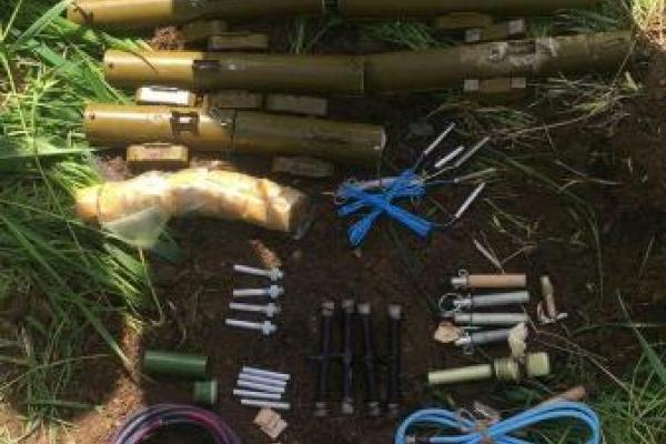 Около гостиницы в Мариуполе СБУ обнаружила тайник с пластидом Около гостиницы в Мариуполе СБУ обнаружила тайник с пластидом