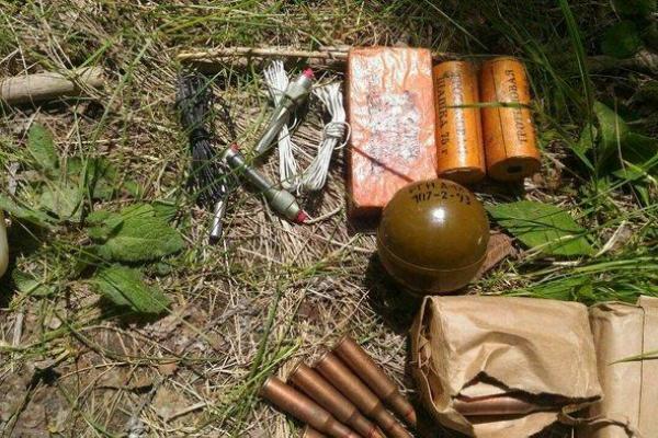 СБУ обнаружила в зоне АТО российское оружие и взрывчатку