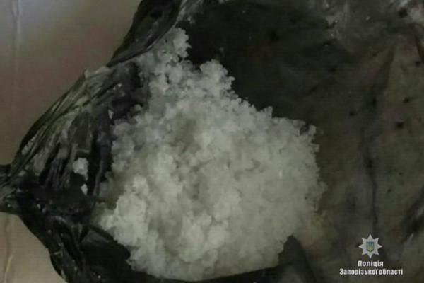 В Запорожье задержали двух женщин, которые сбывали наркотики: их месячный «доход» составлял около 500 тысяч гривен В Запорожье задержали двух женщин, которые сбывали наркотики: их месячный «доход» составлял около 500 тысяч гривен