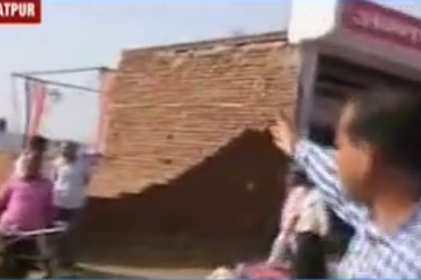 Во время индийской свадьбы обрушилось здание: погибли 25 человек