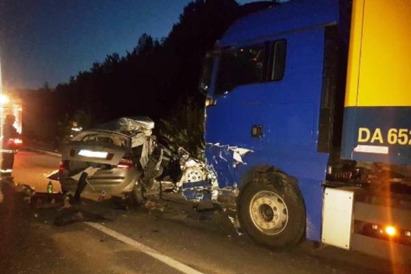 В Закарпатской области произошло смертельное ДТП: погибли три человека В Закарпатской области произошло смертельное ДТП: погибли три человека