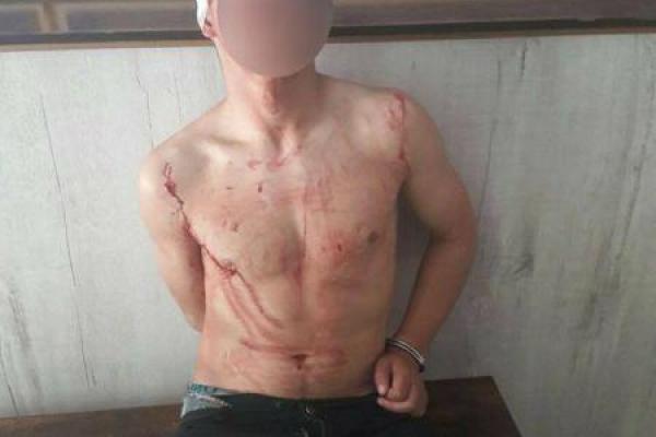 Житомирский патрульный прыгнул в реку, чтобы задержать преступника, ограбившего детей