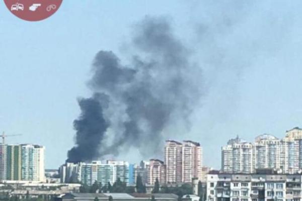 Пожар в Днепровском районе Киева: опубликованы фото и видео момента взрыва Пожар в Днепровском районе Киева: опубликованы фото и видео момента взрыва