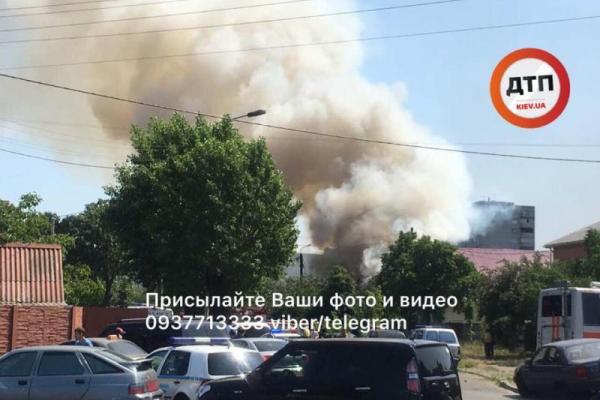 Пожар в Днепровском районе Киева: опубликованы фото и видео момента взрыва Пожар в Днепровском районе Киева: опубликованы фото и видео момента взрыва