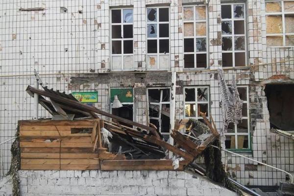 Опубликованы жуткие кадры вечернего обстрела Сартаны, трое пограничников получили контузию Опубликованы жуткие кадры вечернего обстрела Сартаны, трое пограничников получили контузию