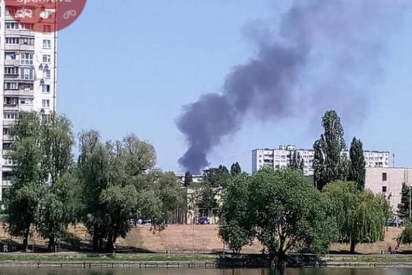 Пожар в Днепровском районе Киева: опубликованы фото и видео момента взрыва Пожар в Днепровском районе Киева: опубликованы фото и видео момента взрыва