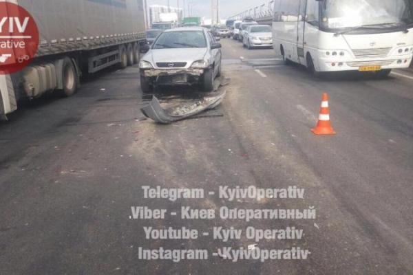 В Киеве произошло ДТП: водителю стало плохо за рулем В Киеве произошло ДТП: водителю стало плохо за рулем