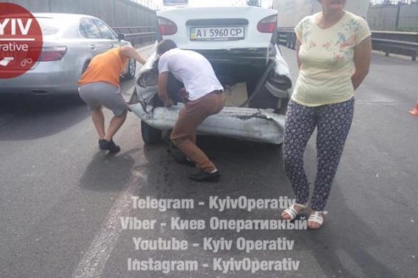 В Киеве произошло ДТП: водителю стало плохо за рулем В Киеве произошло ДТП: водителю стало плохо за рулем