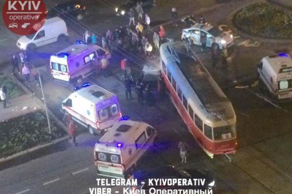 Нардеп, даривший Яценюку цветы, попал в серьезное ДТП Нардеп, даривший Яценюку цветы, попал в серьезное ДТП