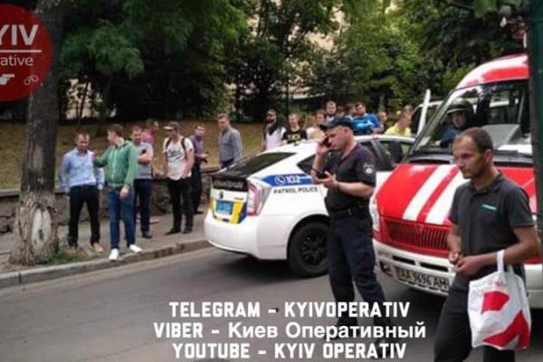 В Киеве подорвали внедорожник, травмирован мужчина В Киеве подорвали внедорожник, травмирован мужчина