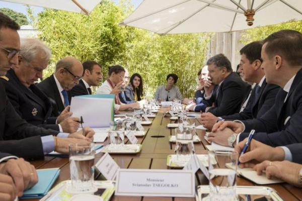 Порошенко встретился с Макроном: президенты говорили о сотрудничестве, реформах и Анне Киевской