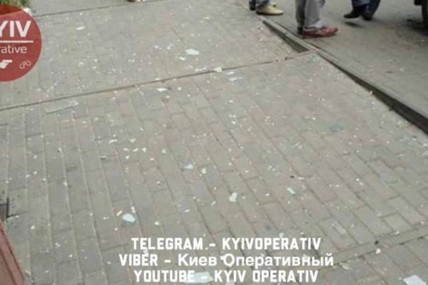 В Киеве подорвали внедорожник, травмирован мужчина В Киеве подорвали внедорожник, травмирован мужчина