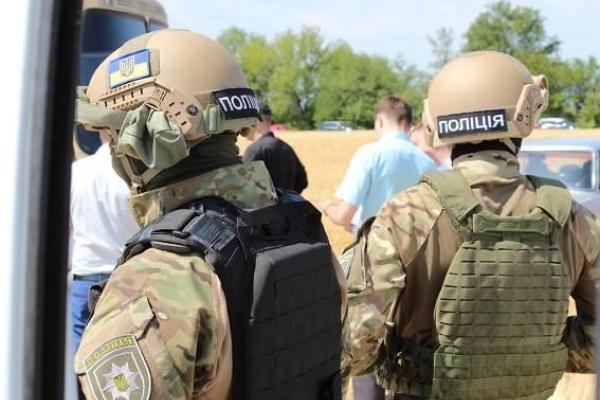На Кировоградщине при попытке рейдерского захвата сельхозпредприятия задержан 31 человек На Кировоградщине при попытке рейдерского захвата сельхозпредприятия задержан 31 человек