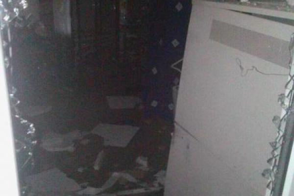На Харьковщине люди в камуфляже взорвали банкомат и похитили деньги На Харьковщине люди в камуфляже взорвали банкомат и похитили деньги