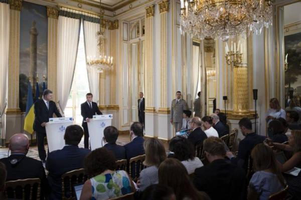 Порошенко встретился с Макроном: президенты говорили о сотрудничестве, реформах и Анне Киевской