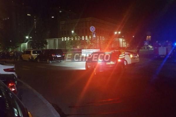 В Киеве возле американского посольства прогремел взрыв В Киеве возле американского посольства прогремел взрыв