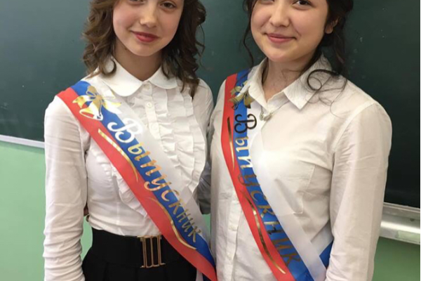 "Пуговка" из "Папиных дочек" закончила школу "Пуговка" из "Папиных дочек" закончила школу