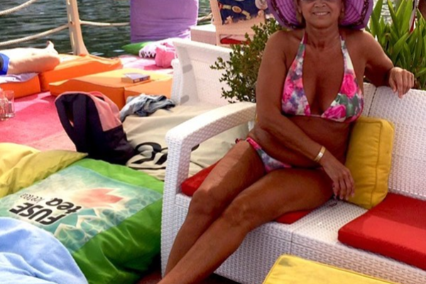 Лариса Копенкина опубликовала в соцсети снимки в купальнике