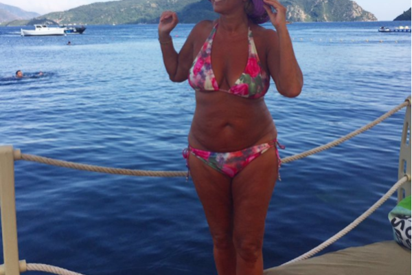 Лариса Копенкина опубликовала в соцсети снимки в купальнике