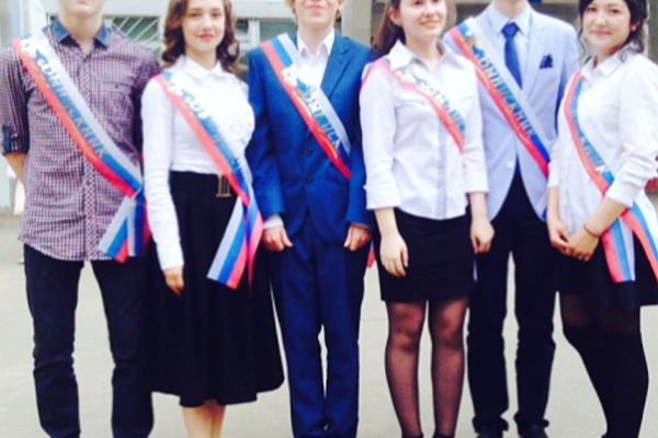 "Пуговка" из "Папиных дочек" закончила школу "Пуговка" из "Папиных дочек" закончила школу